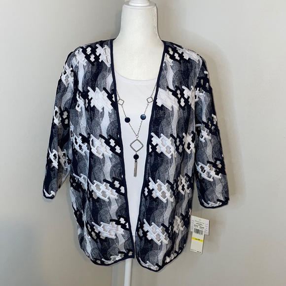 Alfred Dunner lace black & white size medium 2-in-1 top whit attached necklace - Picture 1 of 10